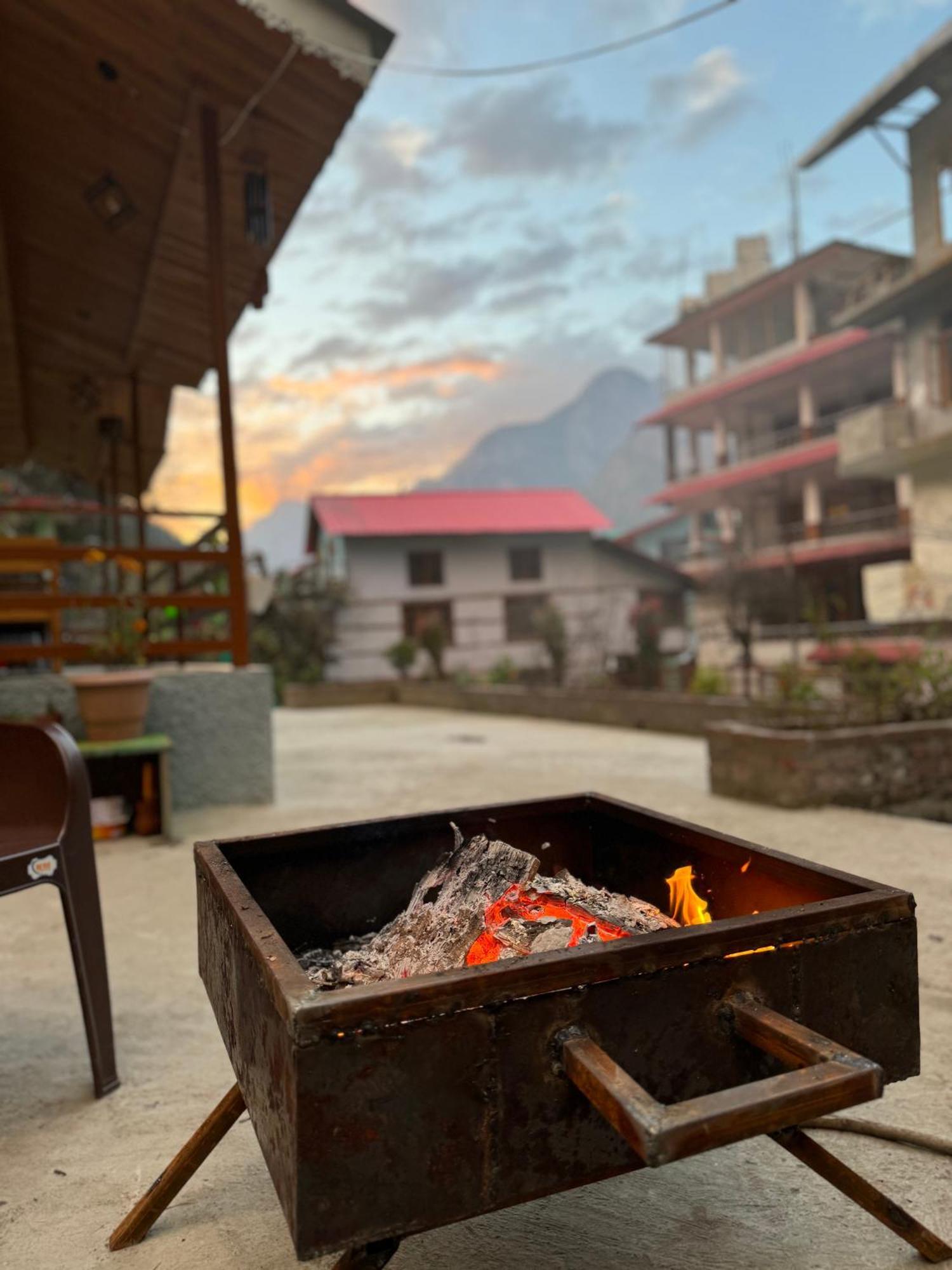 Delight Homestay Kasol Zewnętrze zdjęcie